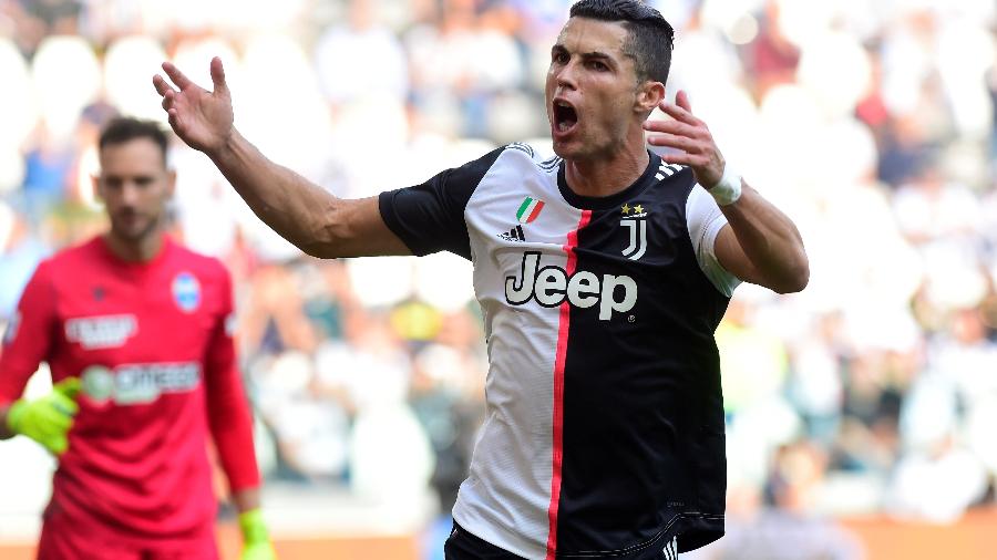 Cristiano Ronaldo comemora gol marcado pela Juventus no Campeonato Italiano - Massimo Pinca/Reuters