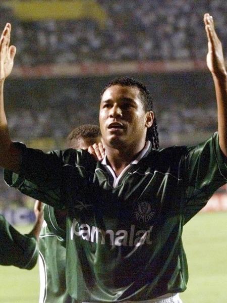 Oséas era um dos principais jogadores do Palmeiras campeão da Libertadores-1999 - Evelson de Freitas/Folhapress