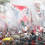 Torcedores do São Paulo se aglomeram para receber a delegação na porta do Morumbi - Alex Silva/Estadão Conteúdo