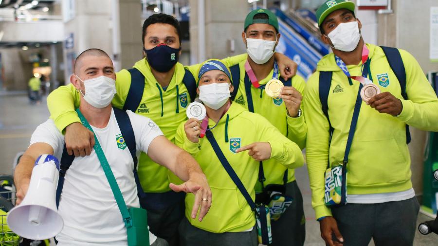 Bia Ferreira, Hebert Conceição e Abner Teixeira, medalhistas olímpicos do boxe, voltam ao Brasil - Daniel Ramalho/COB