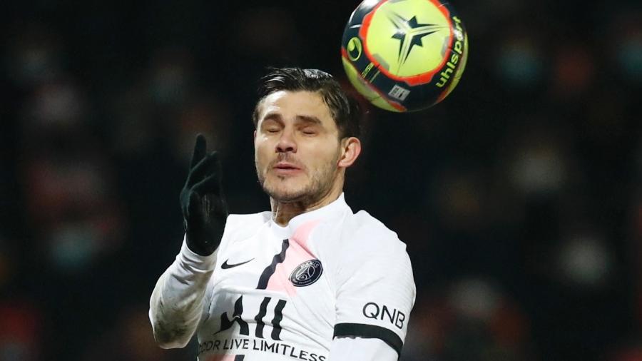 De cabeça, Icardi marcou para o PSG já nos acréscimos no jogo contra o Lorient; partida acabou em 1 a 1 - Stephane Mahe/Reuters