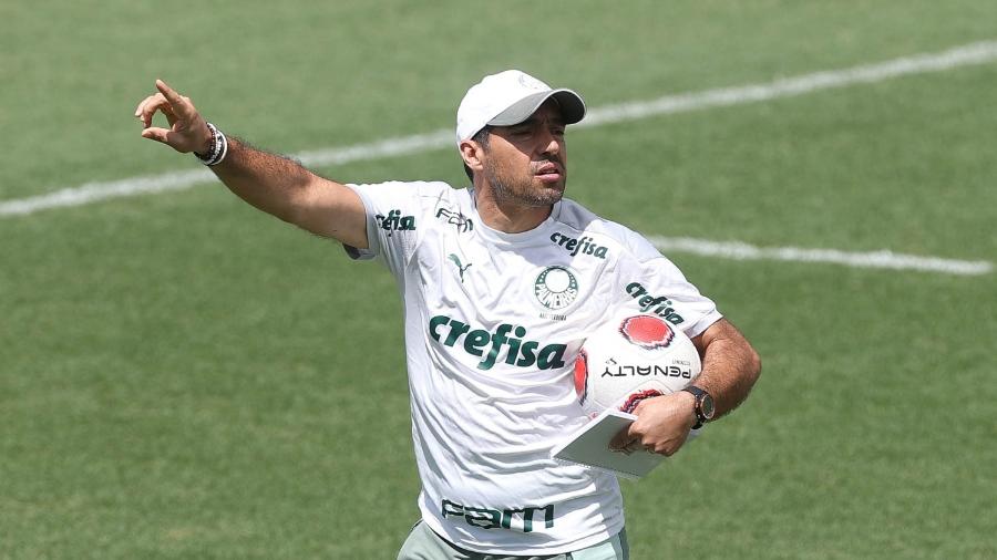Abel Ferreira, técnico do Palmeiras, durante treino na Academia de Futebol  - Cesar Greco/Palmeiras