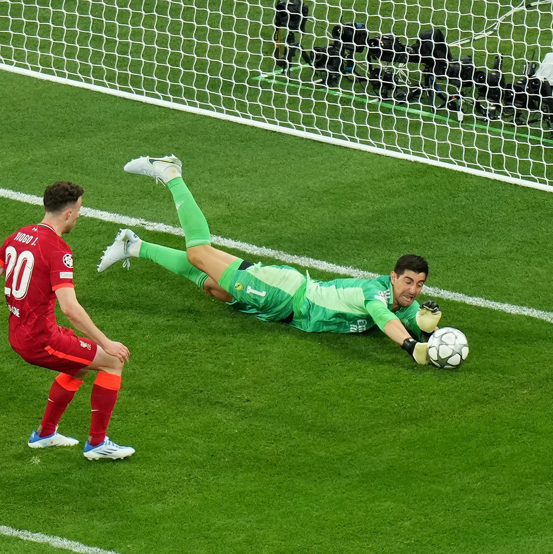 Atuação de Courtois é exaltada após título da Champions do Real: 'Melhor  goleiro do mundo