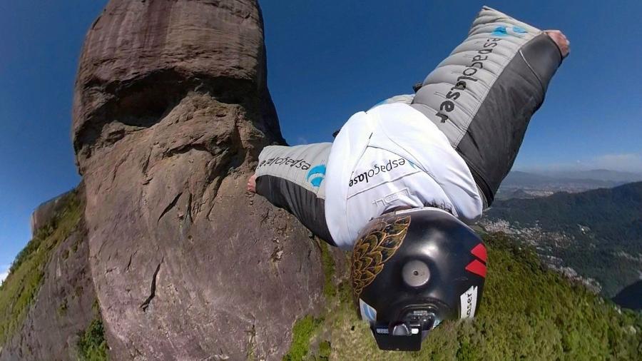 O paraquedista Luiz Sabiá em seu wingsuit que chega a atingir 300 km/h - Arquivo Pessoal