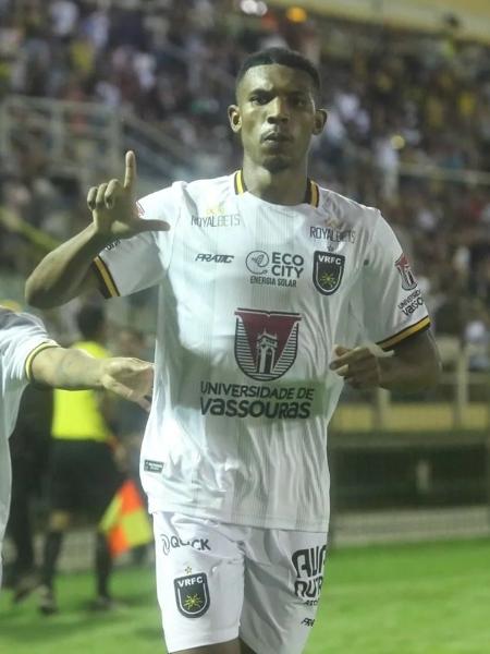 Lelê, do Volta Redonda, comemora gol marcado contra o Fluminense, pelo Carioca - Site oficial Volta Redonda