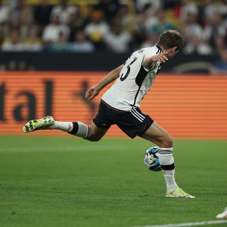 Thomas Müller faz o primeiro gol da Alemanha diante da França