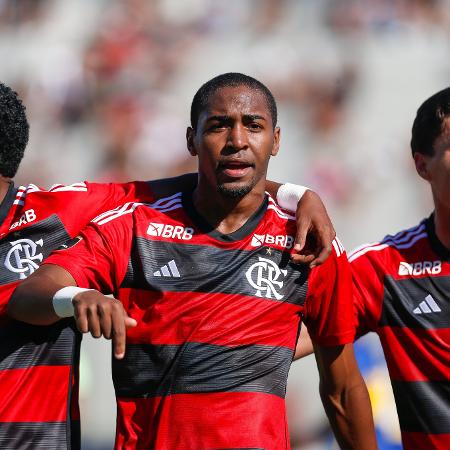 Lorran comemora gol pelo Flamengo contra o Boca Juniors na Libertadores sub-20