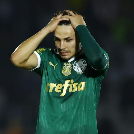 Veiga, do Palmeiras, durante o jogo contra o Botafogo-SP, na Copa do Brasil