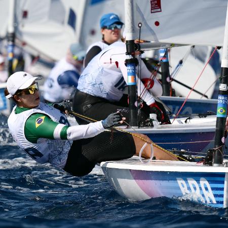 Gabriella Kidd, do Brasil, durante prova na vela nas Olimpíadas de Paris-2024