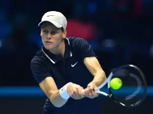 Sinner completa fase de grupos invicto e vai à semi no ATP Finals