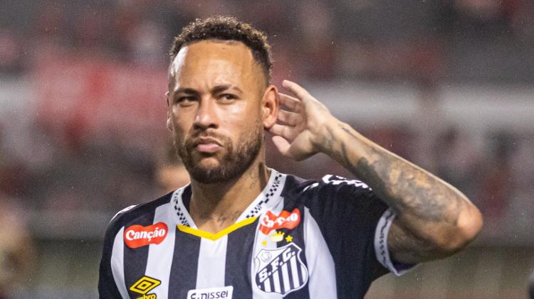 Neymar reage aos gritos da torcida do CRB após eliminação do Santos na Copa do Brasil Neymar reage aos gritos da torcida do CRB após eliminação do Santos na Copa do Brasil