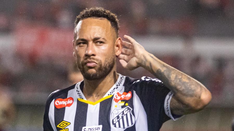  Neymar reage aos gritos da torcida do CRB após eliminação do Santos na Copa do Brasil
