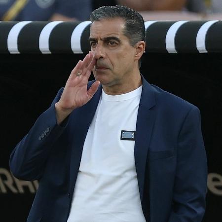 Técnico exaltou postura de seus jogadores na vitória sobre o PSG no Mundial Técnico exaltou postura de seus jogadores na vitória sobre o PSG no Mundial