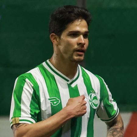 Amarilla comemora gol marcado pelo Juventude contra o Náutico em jogo da Série B