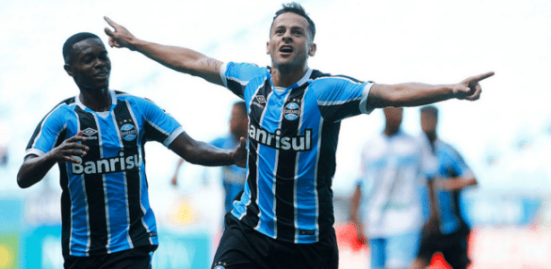 Bobô tem seis gols na temporada e é vice-artilheiro do Grêmio, atrás de Luan - Lucas Uebel/UOL