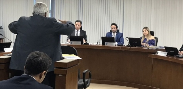 Presidente Eurico Miranda fala durante julgamento do Vasco no STJD - Bruno Braz/UOL