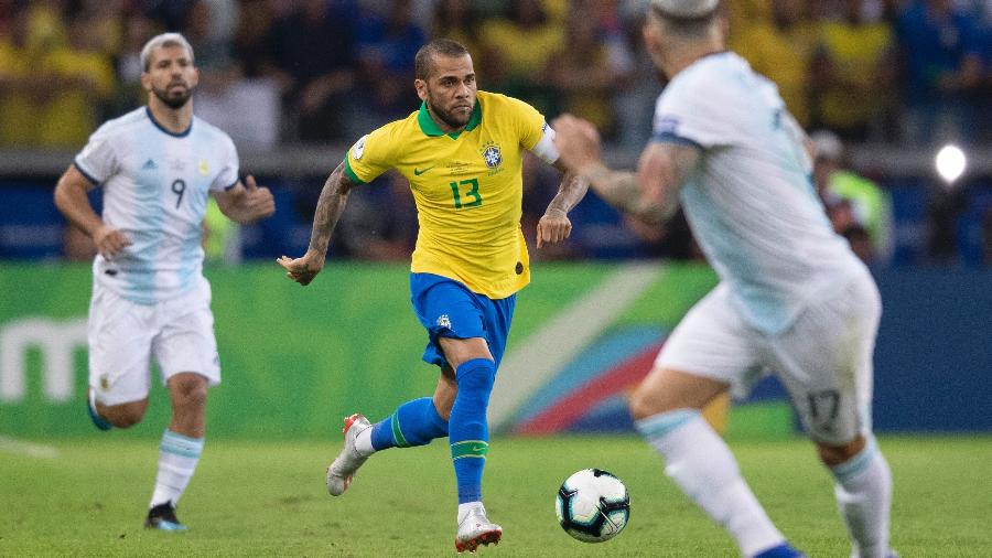 Daniel Alves em jogo da seleção brasileira contra a Argentina na semifinal da Copa América - Lucas Figueiredo/CBF