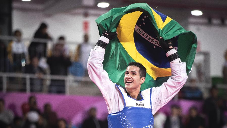 Edival Marques, o Netinho, celebra vitória na final da categoria até 68kg do taekwondo do Pan - Jonne Roriz/COB