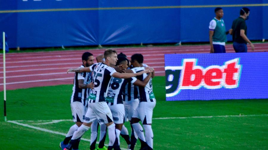 Jogadores do Ceará comemoram gol de Cléber diante do Bahia pela Copa do Nordeste - Jhony Pinho/AGIF