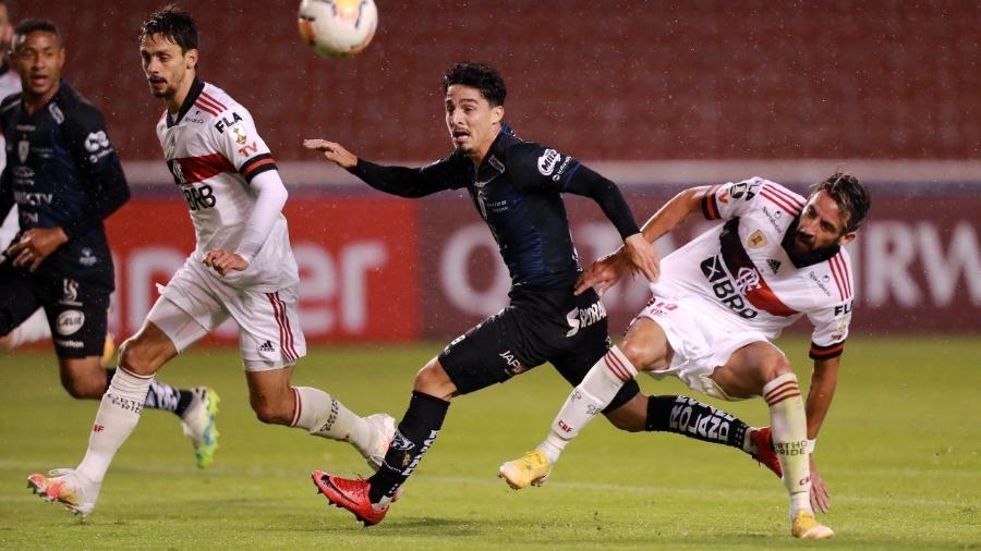 Time equatoriano goleou o Flamengo no meio da semana; nome de atleta infectado não foi divulgado - José Jácome-Pool/Getty Images