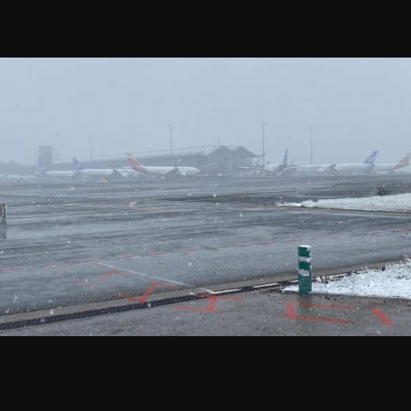 Tempestade Filomena congelou as pistas do aeroporto de Madrid - Divulgação/Madrid Barajas Airport