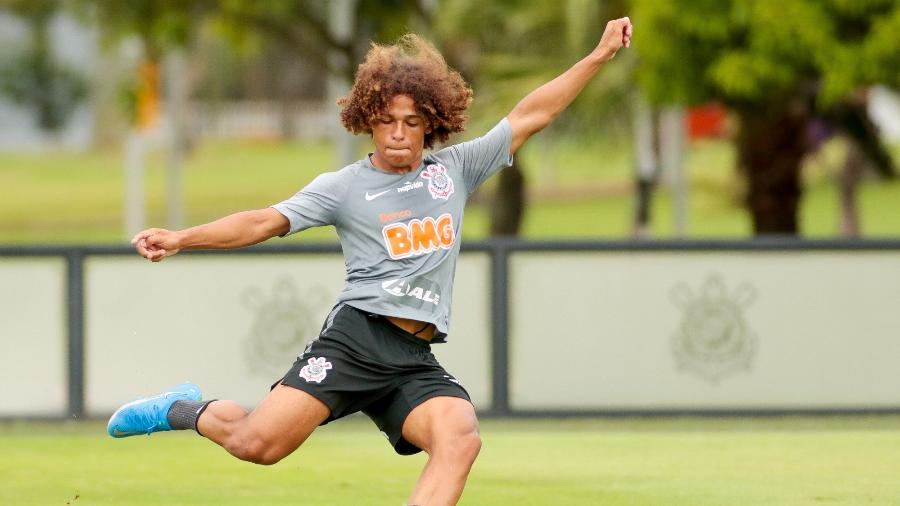 Guilherme Biro, lateral de apenas 16 anos, foi a novidade no treino do Corinthians  - Rodrigo Coca/ Ag. Corinthians 