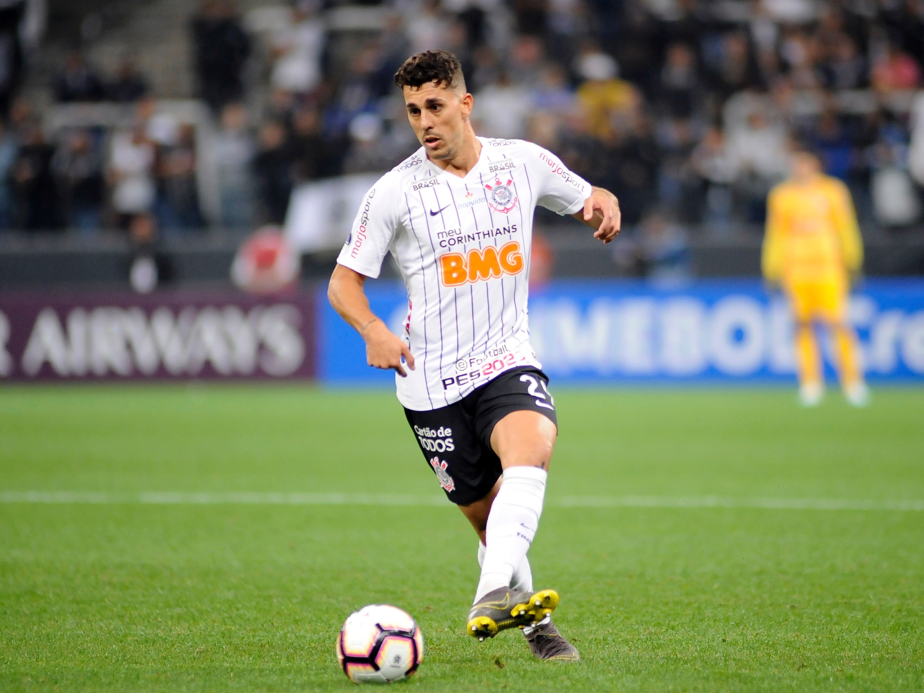 Com dispensa de Danilo Avelar, Corinthians pode ter saída de três zagueiros  em uma semana