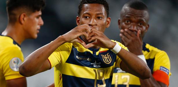 Corinthians busca alternativas e quer contratar atacante equatoriano