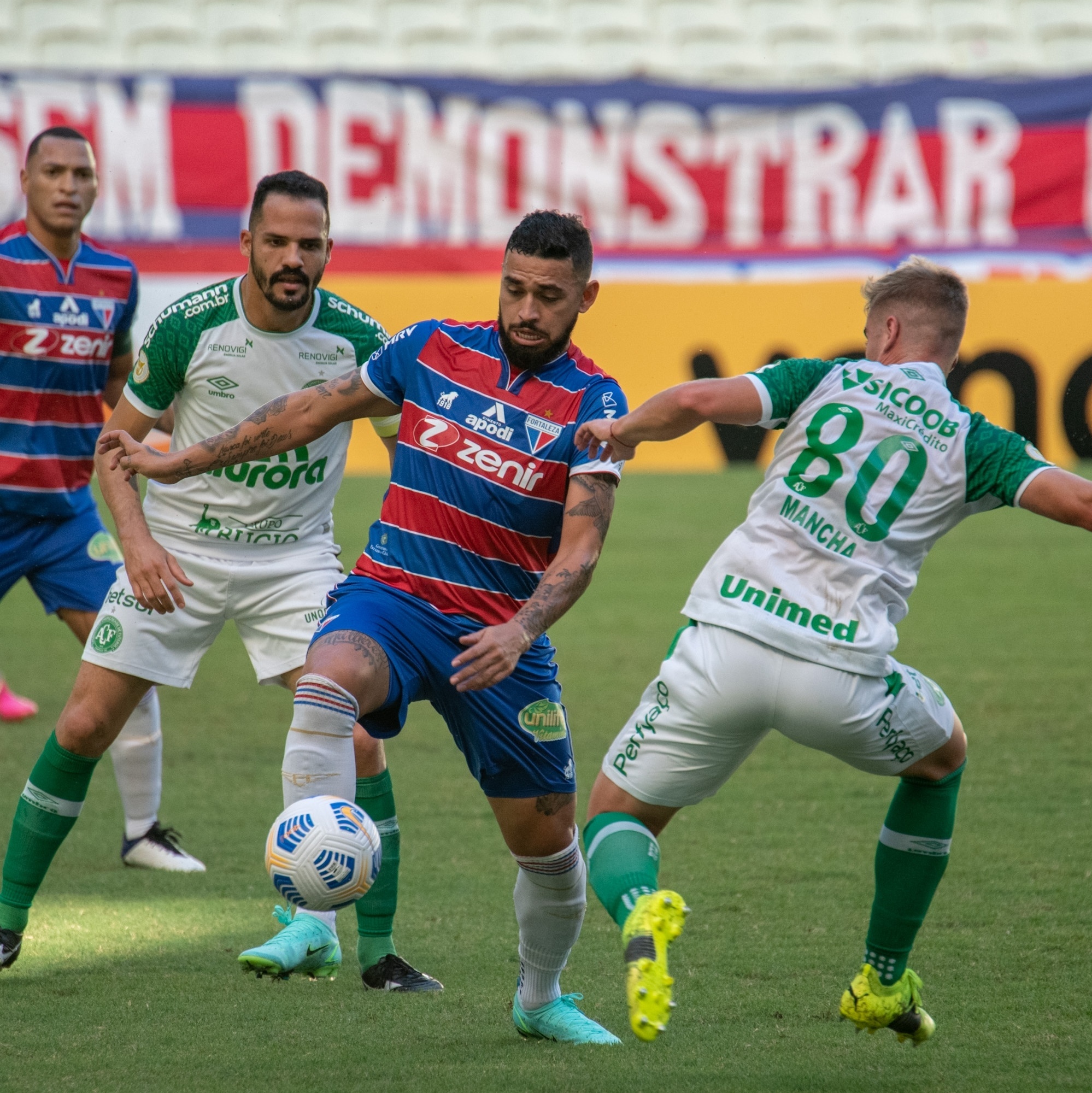 Chapecoense acerta com o meia Ravanelli para sequência de 2021