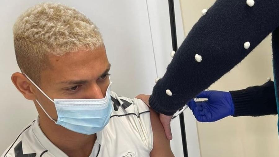 Richarlison recebeu segunda dose de vacina contra a covid-19 - Reprodução/Instagram