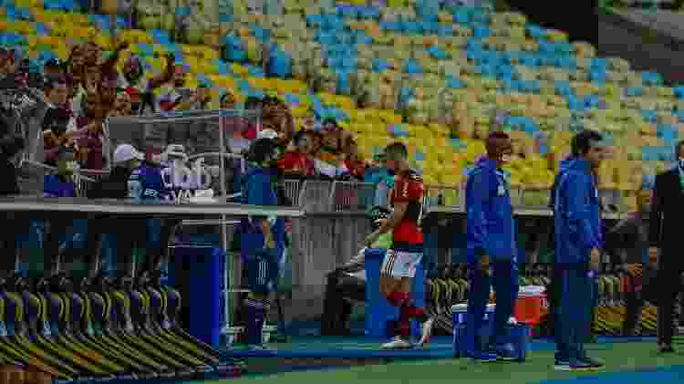 Diego Ribas foi expulso por enforcar Rossi, em jogo entre Flamengo e Bahia - Marcelo Cortes/CRF - Marcelo Cortes/CRF