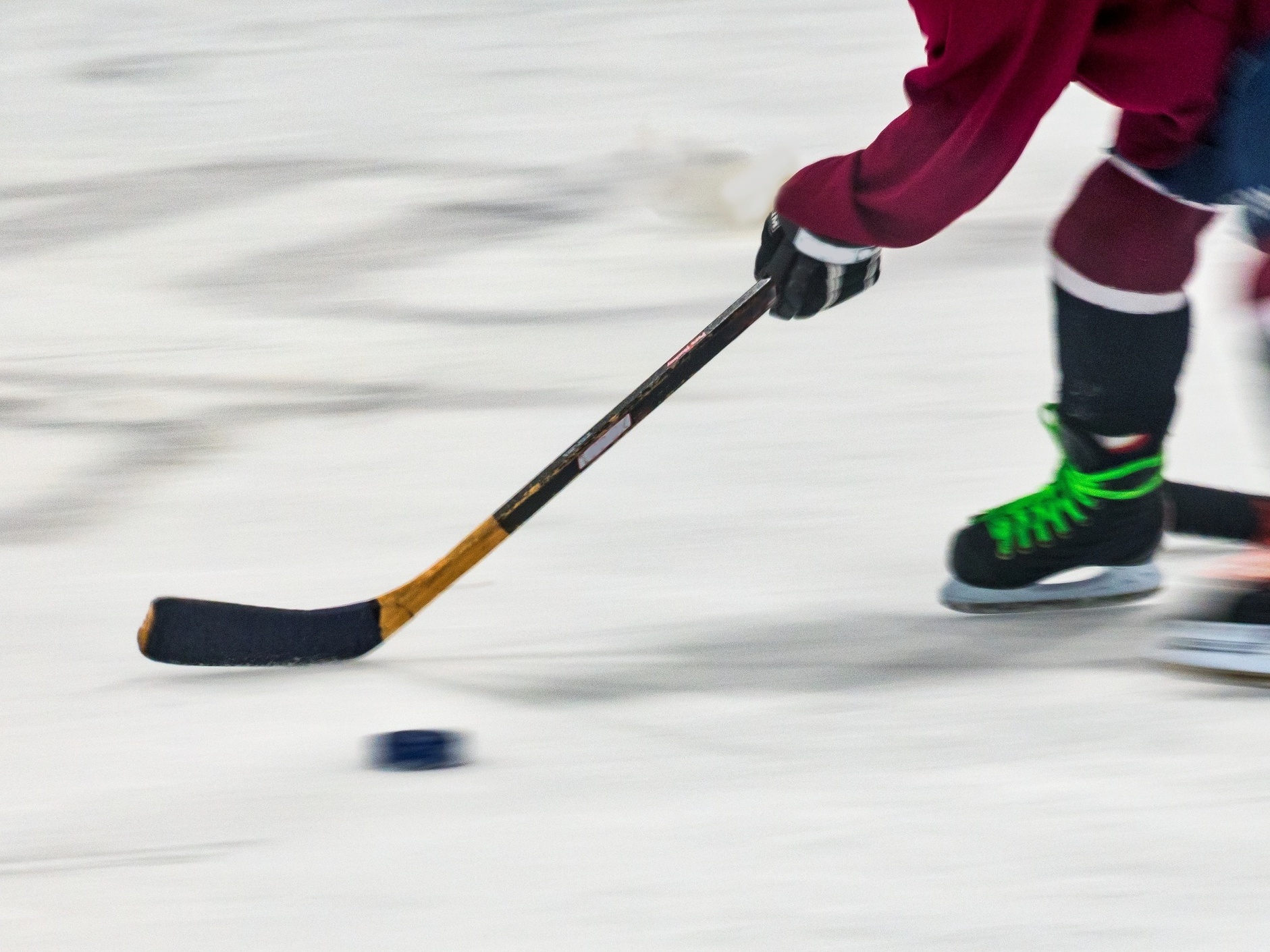 Jogador de hóquei morre após ter garganta cortada por lâmina de patins