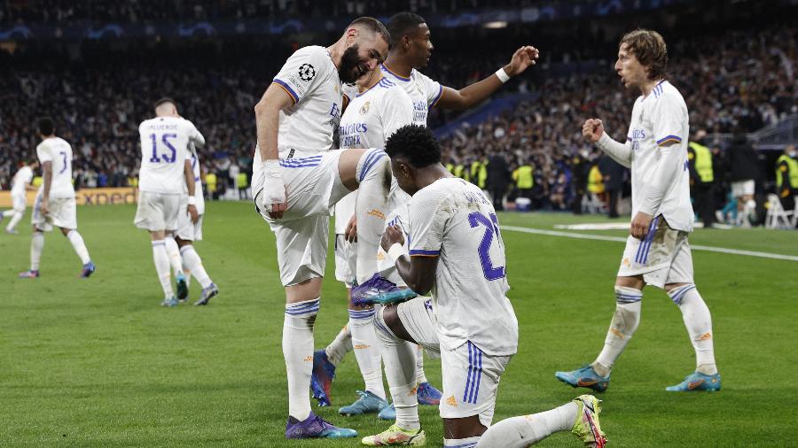 Vinicius Jr lustra chuteira de Benzema em vitória do Real Madrid sobre o PSG - REUTERS/Susana Vera
