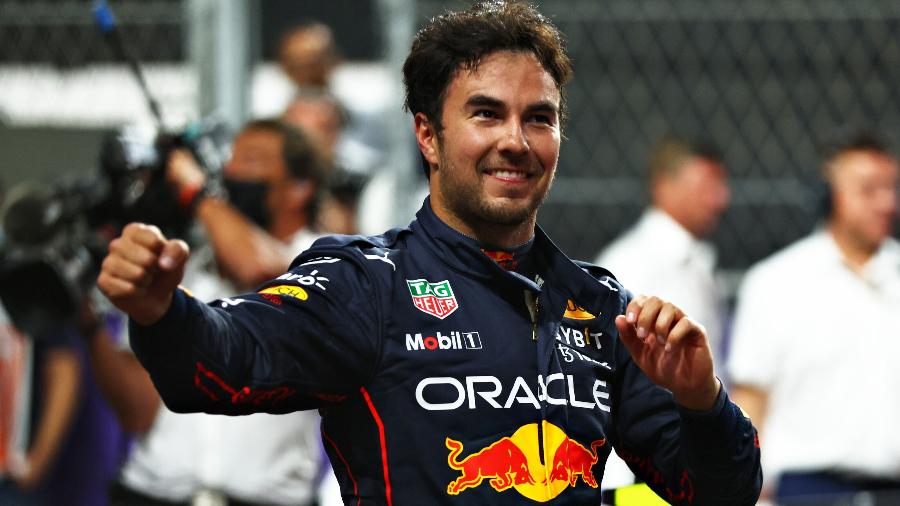 Sergio Pérez comemora a pole position no GP da Arábia Saudita, no circuito de Jeddah - Lars Baron/Getty Images/Red Bull