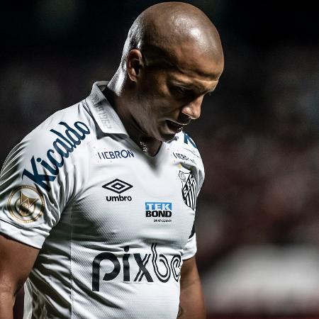 Carlos Sánchez, do Santos, com cara de lamentação - Ivan Storti/Santos FC