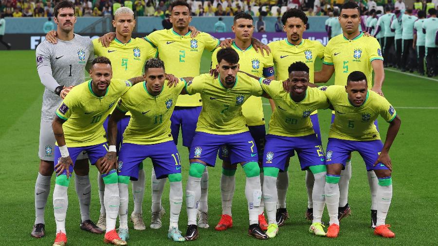 A foto posada da seleção brasileira para a estreia na Copa do Mundo