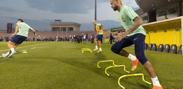 Neymar em atividade da seleção brasileira na véspera do jogo contra a Croácia