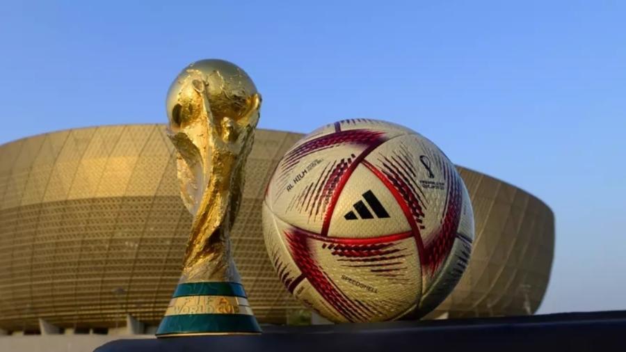 A bola da fase final da Copa do Mundo do Qatar se chama Al Hilm, que signfica O Sonho em árabe - Reprodução/Fifa