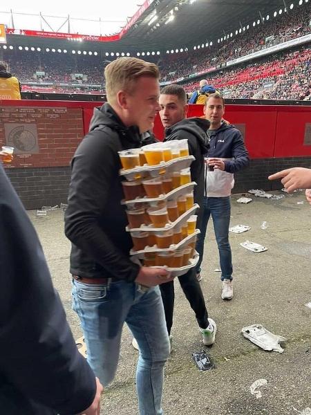 Venda de cerveja em estádio é importante fonte de renda para o Twente, da Holanda