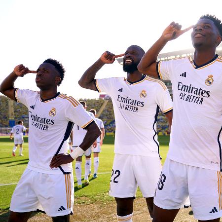 Vinícius Jr, Rüdiger e Tchouaméni comemoram gol do Real Madrid