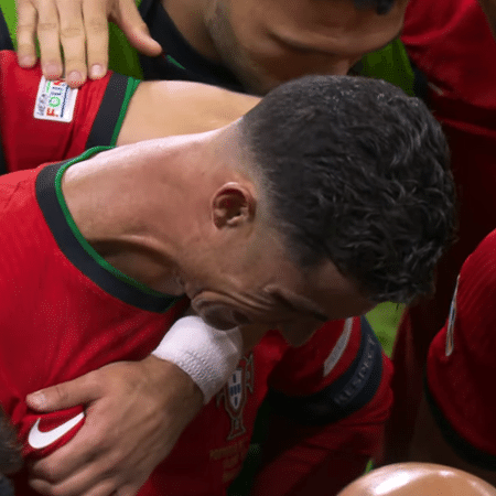 Cristiano Ronaldo chora após perder pênalti em Portugal x Eslovênia pela Eurocopa