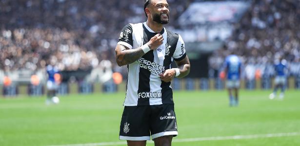 DESTAQUE! Memphis impressiona no Corinthians e vira exemplo para a equipe