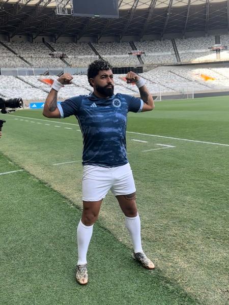 Sósia de Gabigol já fez trabalhos em Belo Horizonte após transferência de atacante do Flamengo para o Cruzeiro