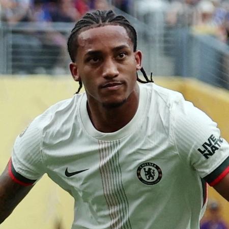 João Pedro, atacante do Chelsea, volta a estar no radar da seleção após o Mundial
