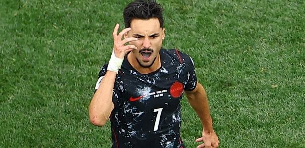 Canadá sofre em jogo amarrado, acha gol no fim e avança