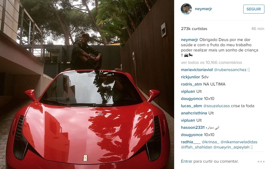 Neymar apresenta Ferrari 458 Spider no Instagram