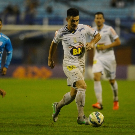 Willian, pelo Cruzeiro, contra o Avaí - EDUARDO VALENTE//ESTADÃO CONTEÚDO