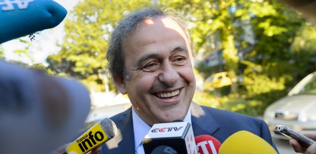 Michel Platini chegou sorridente ao tribunal, mas não deu declarações - Fabrice Coffrini/AFP