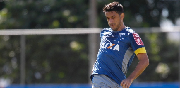 Robinho, meio-campista do Cruzeiro, sofre nova lesão - Washington Alves/Light Press