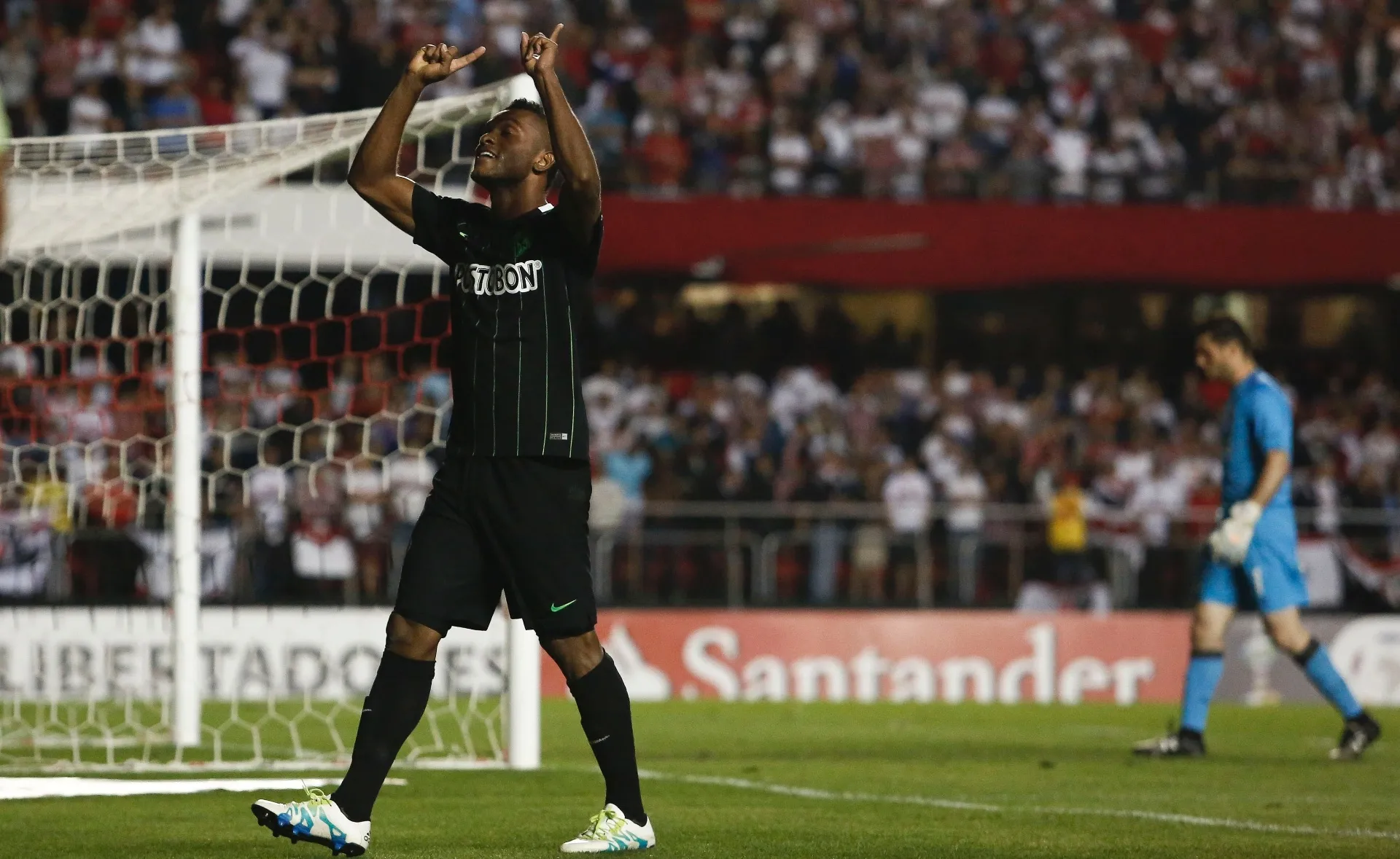 Miguel Borja, do Atlético Nacional, comemora gol diante do São Paulo - Miguel Schincariol/AFP Photo